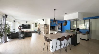 Maison 6 pièces de 178 m² à Mios (33380)