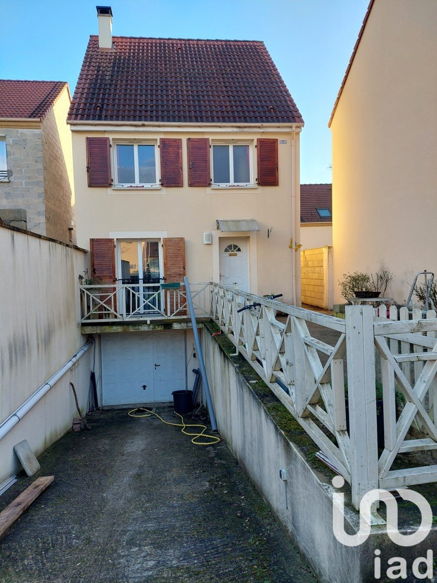 Traditional house 5 rooms of 107 m² in Champagne-sur-Seine (77430)