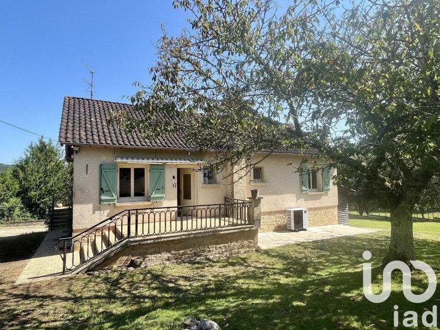 Traditional house 5 rooms of 97 m² in Saint-Léon-sur-Vézère (24290)