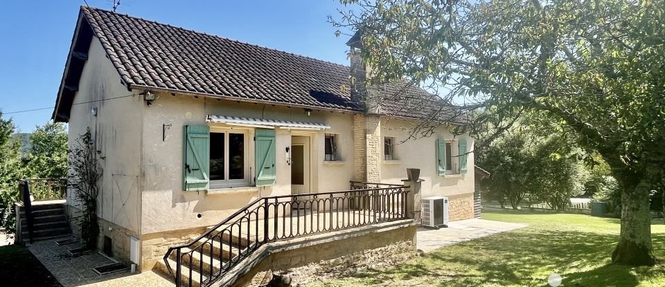 Traditional house 5 rooms of 97 m² in Saint-Léon-sur-Vézère (24290)