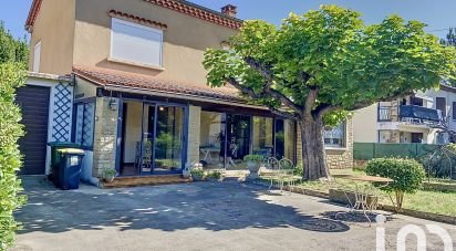 Traditional house 6 rooms of 111 m² in Sorgues (84700)