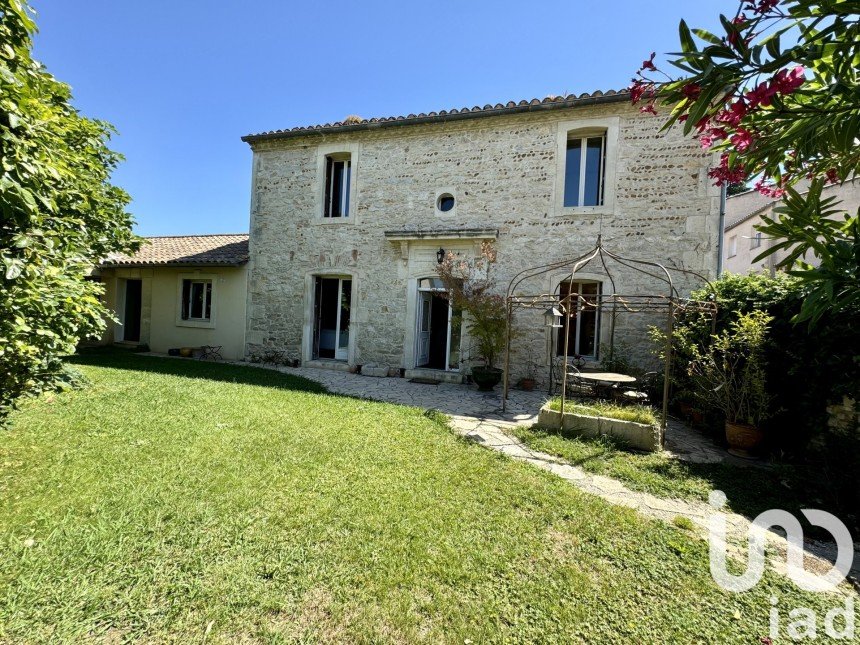 Mas 6 rooms of 154 m² in Caissargues (30132)