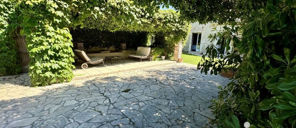 Mas 6 rooms of 154 m² in Caissargues (30132)