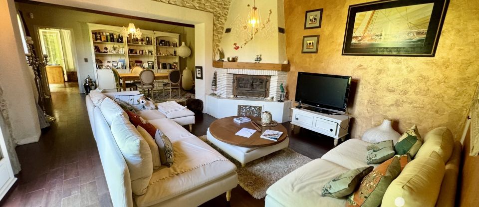 Mas 6 rooms of 154 m² in Caissargues (30132)