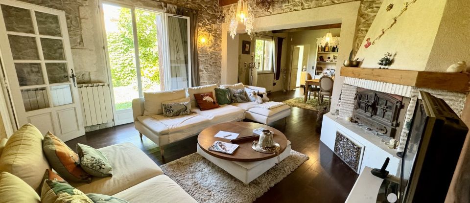 Mas 6 rooms of 154 m² in Caissargues (30132)