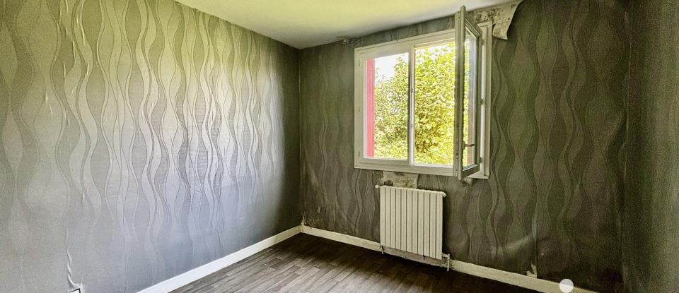 Maison traditionnelle 5 pièces de 99 m² à Chapeau (03340)