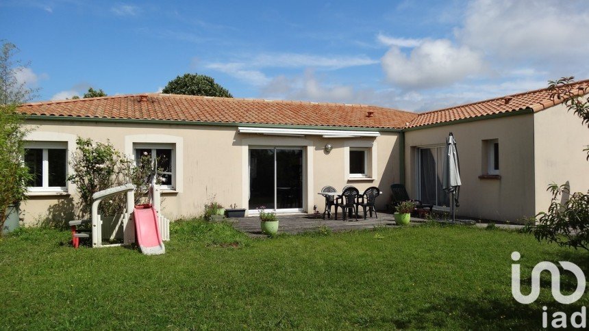 House 6 rooms of 140 m² in MACHECOUL (44270)