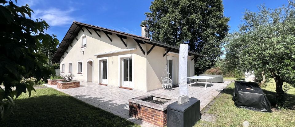 Maison 4 pièces de 137 m² à Parempuyre (33290)