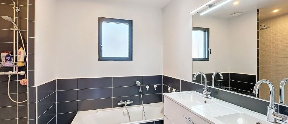 Maison 6 pièces de 139 m² à Saint-Chély-d'Apcher (48200)