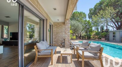 House 5 rooms of 196 m² in Fréjus (83600)