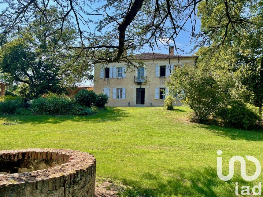 Maison 9 pièces de 354 m² à Castelnau-Barbarens (32450)