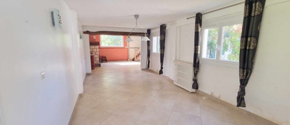 Maison 8 pièces de 235 m² à Les Bordes (45460)