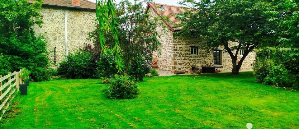 Gîte 13 pièces de 318 m² à Sainte-Thérence (03420)