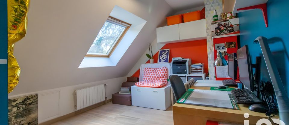 Maison 7 pièces de 133 m² à Juziers (78820)