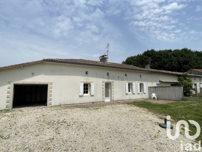 Traditional house 8 rooms of 166 m² in Ozillac (17500)