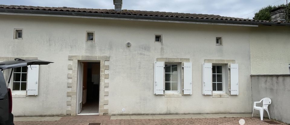 Traditional house 8 rooms of 166 m² in Ozillac (17500)