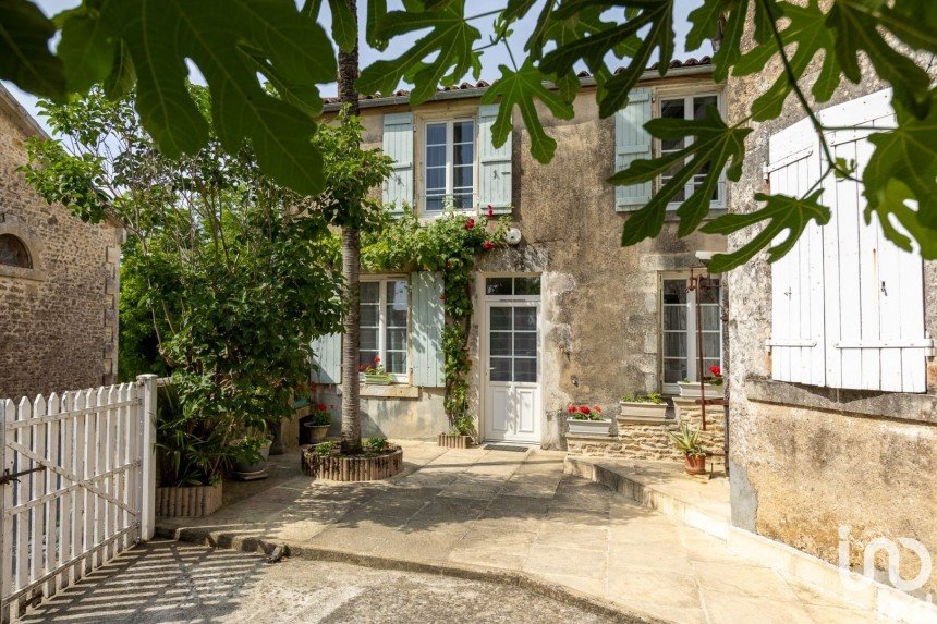 House 12 rooms of 221 m² in Sigournais (85110)