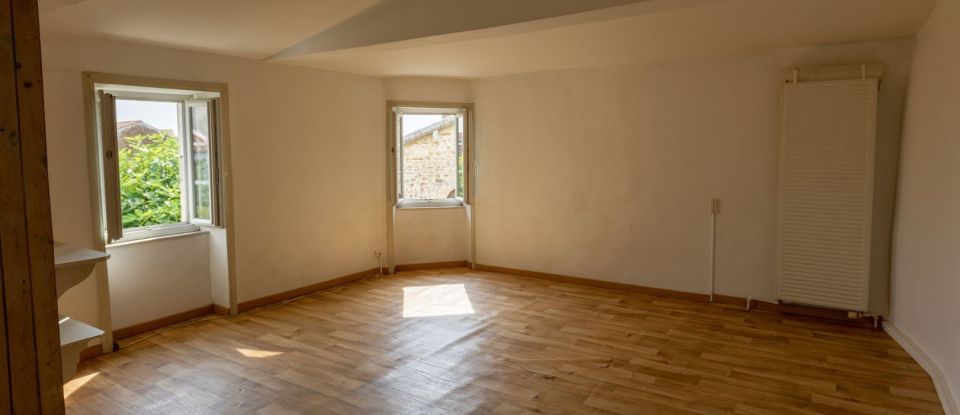 Maison 12 pièces de 221 m² à Sigournais (85110)