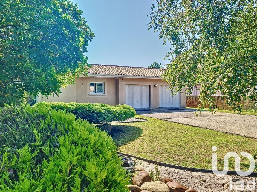 Traditional house 6 rooms of 131 m² in Arès (33740)