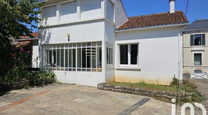 House 5 rooms of 117 m² in Fontenay-le-Comte (85200)