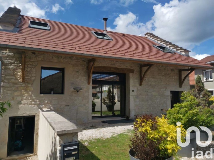 Maison de campagne 5 pièces de 130 m² à Innimond (01680)