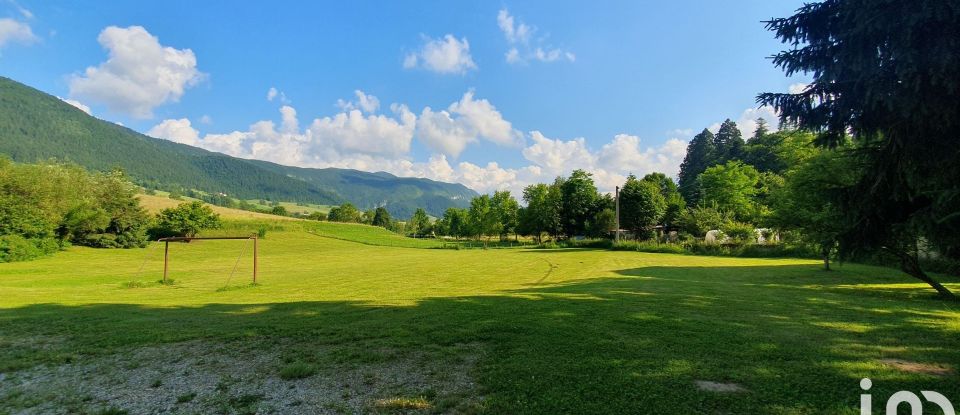 Commercial walls of 1,350 m² in Saint-Martin-en-Vercors (26420)