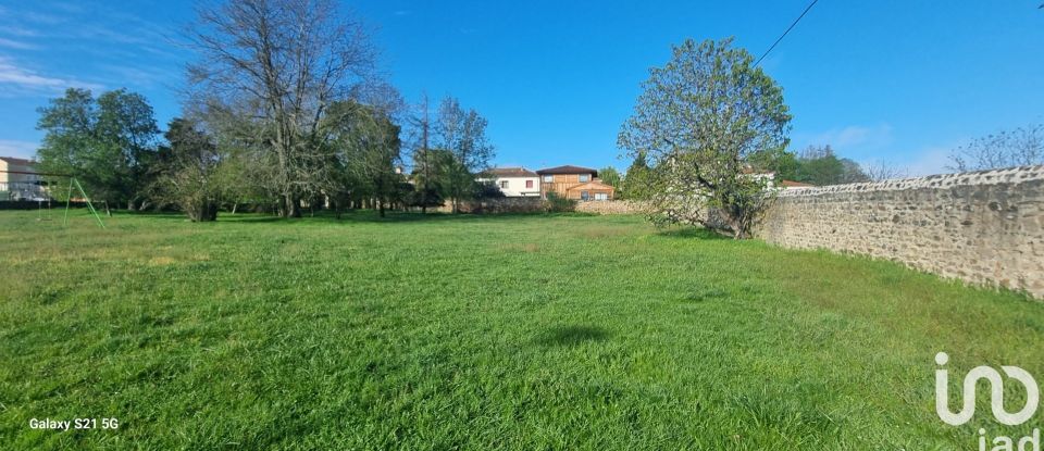 Land of 3,693 m² in Paulhaguet (43230)