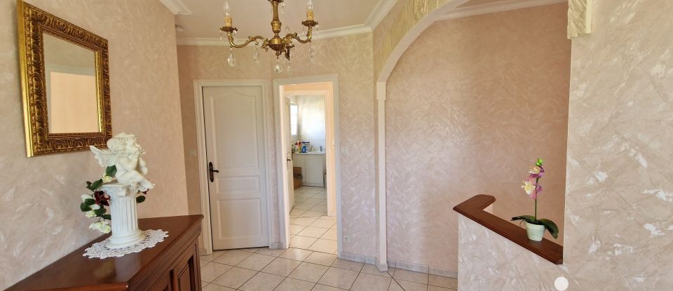 Traditional house 4 rooms of 130 m² in Saint-Mathurin (85150)