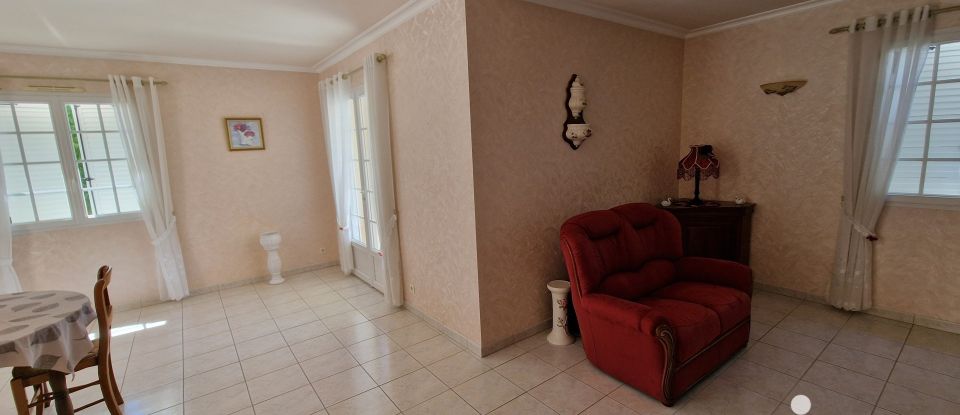 Traditional house 4 rooms of 130 m² in Saint-Mathurin (85150)