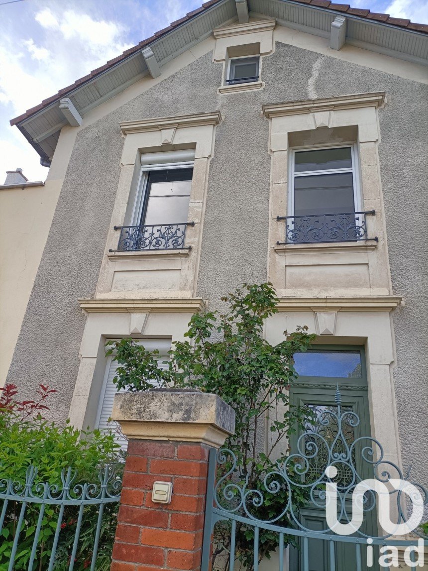 Town house 6 rooms of 119 m² in Bellerive-sur-Allier (03700)