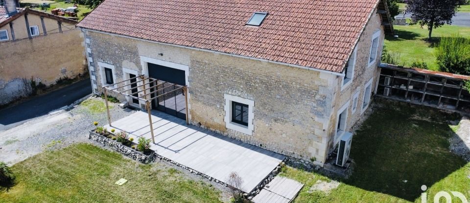 Maison 8 pièces de 222 m² à CÔTEAUX DU BLANZACAIS (16250)