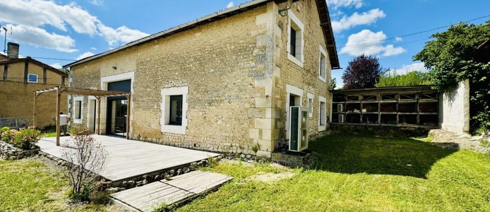 Maison 8 pièces de 222 m² à CÔTEAUX DU BLANZACAIS (16250)