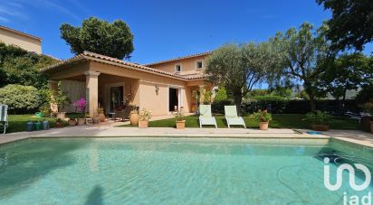 House 7 rooms of 165 m² in Six-Fours-les-Plages (83140)