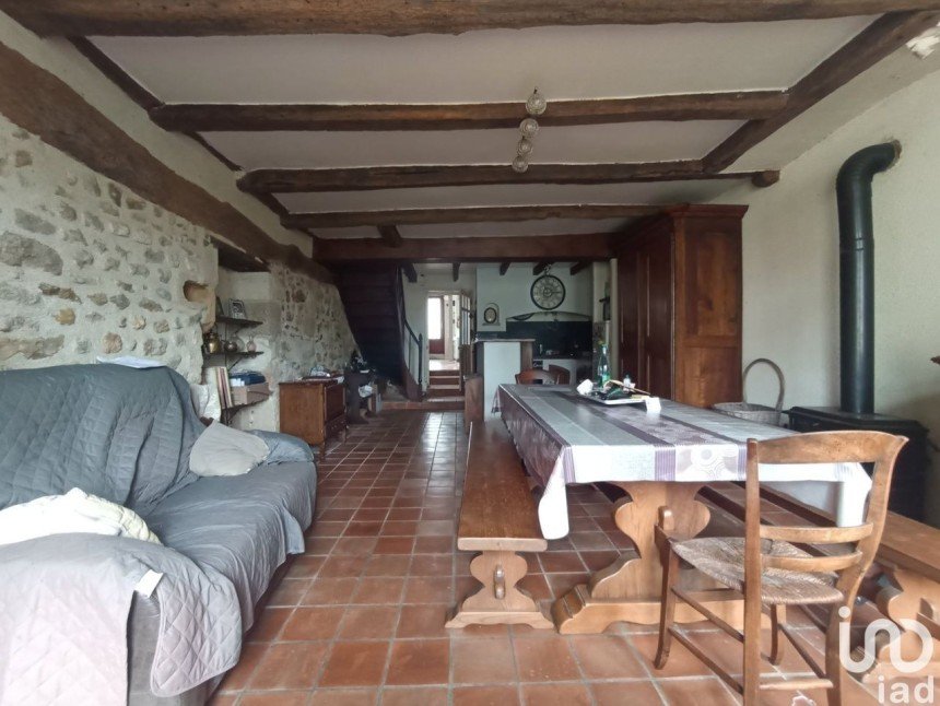 Village house 7 rooms of 121 m² in Ménigoute (79340)