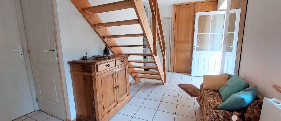 Longere 5 rooms of 130 m² in GONNEVILLE (50330)