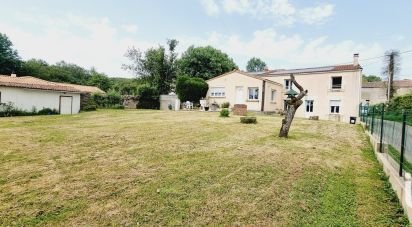 Maison traditionnelle 10 pièces de 234 m² à Mouilleron-Saint-Germain (85390)