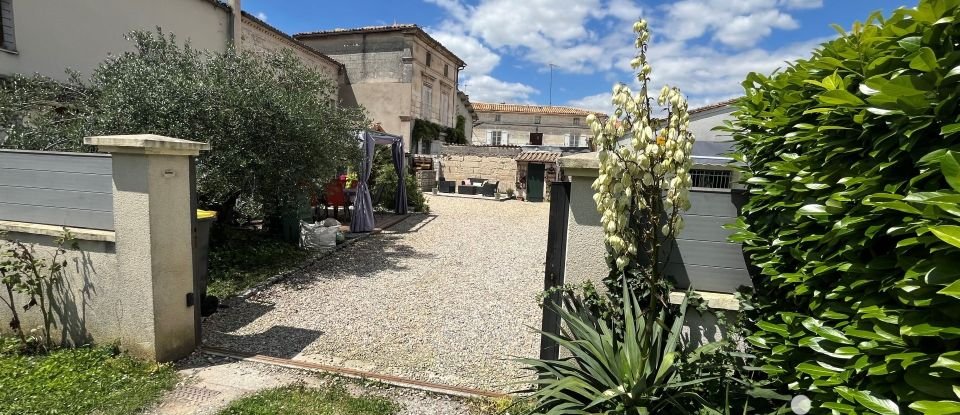 Maison de village 9 pièces de 162 m² à Sireuil (16440)