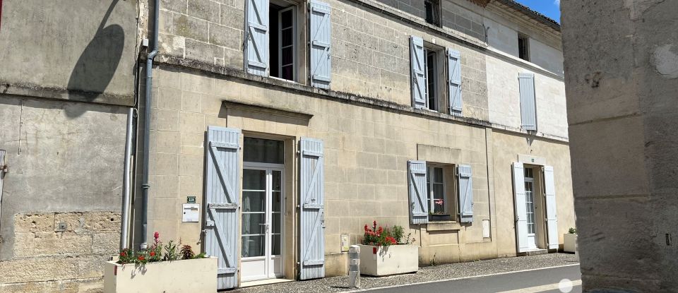 Maison de village 9 pièces de 162 m² à Sireuil (16440)