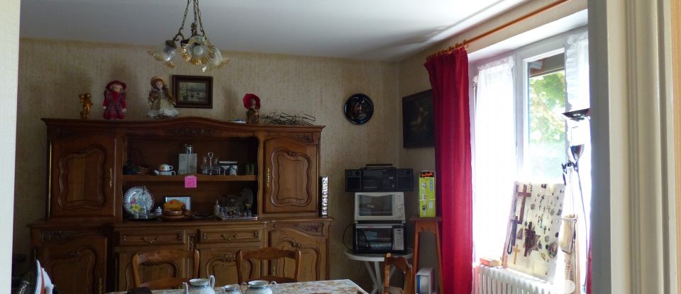 House 11 rooms of 152 m² in Saint-Hostien (43260)