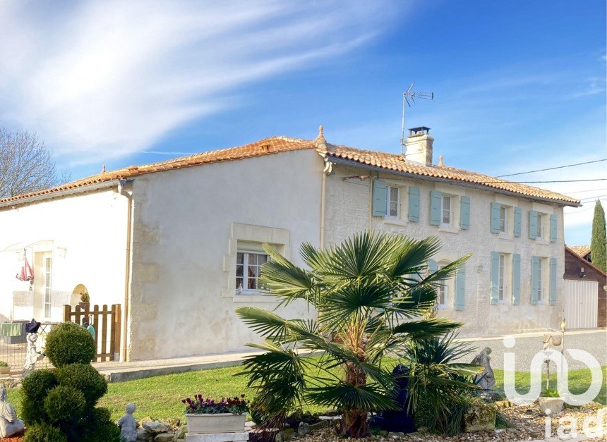 Maison de campagne 9 pièces de 253 m² à Jonzac (17500)