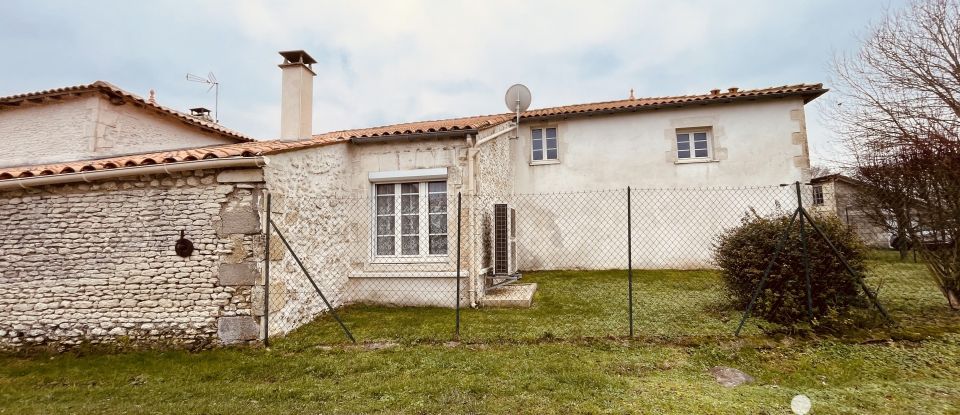 Maison de campagne 9 pièces de 253 m² à Jonzac (17500)