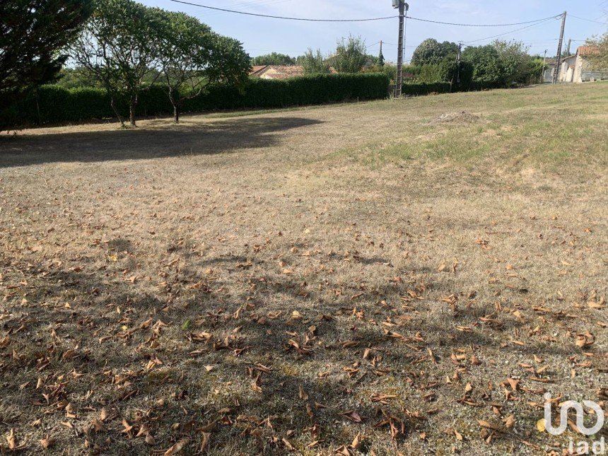 Terrain de 1 200 m² à Blanzaguet-Saint-Cybard (16320)