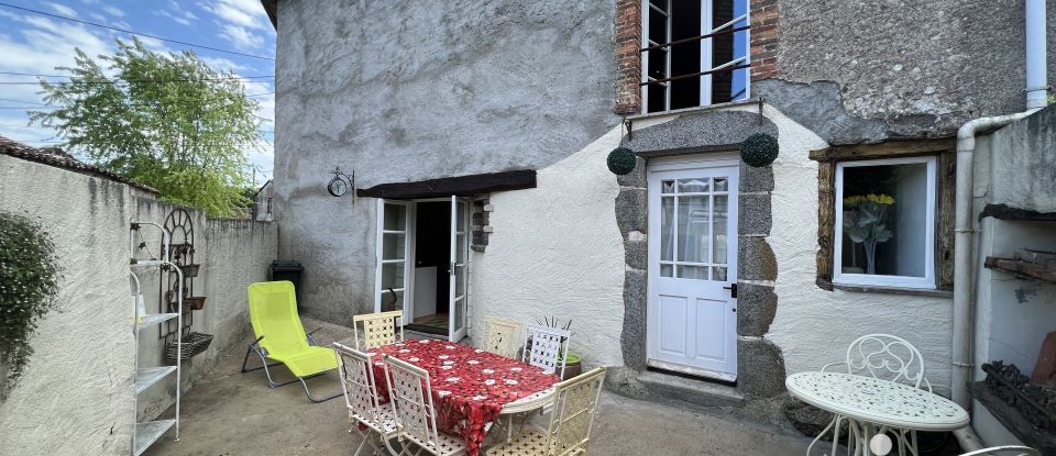 Village house 6 rooms of 200 m² in Breuil-Barret (85120)