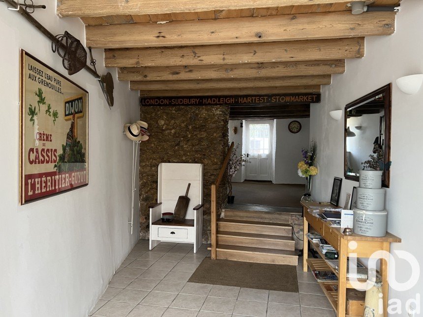 Village house 6 rooms of 200 m² in Breuil-Barret (85120)