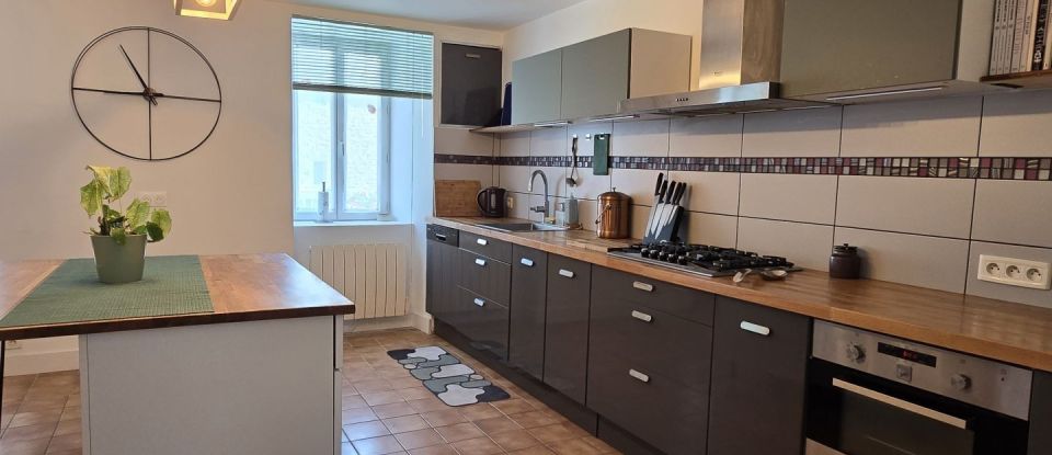 Maison 7 pièces de 185 m² à Louargat (22540)