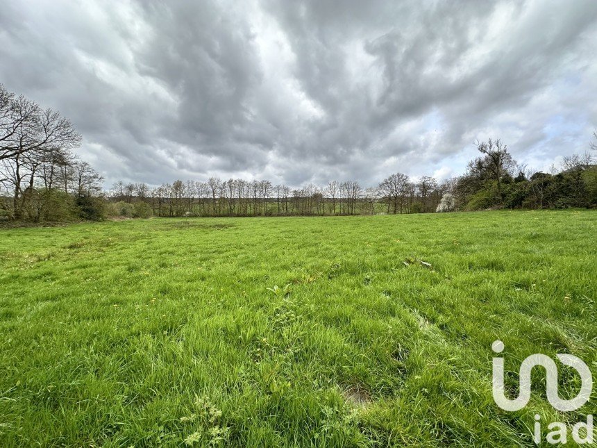 Land of 1,210 m² in Sévigny-la-Forêt (08230)