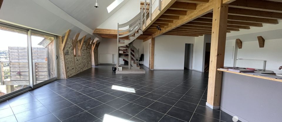 Gîte 18 pièces de 613 m² à La Tour-d'Auvergne (63680)