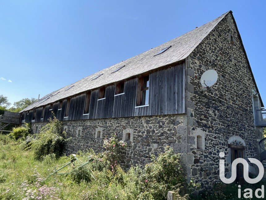 Lodge 18 rooms of 613 m² in La Tour-d'Auvergne (63680)