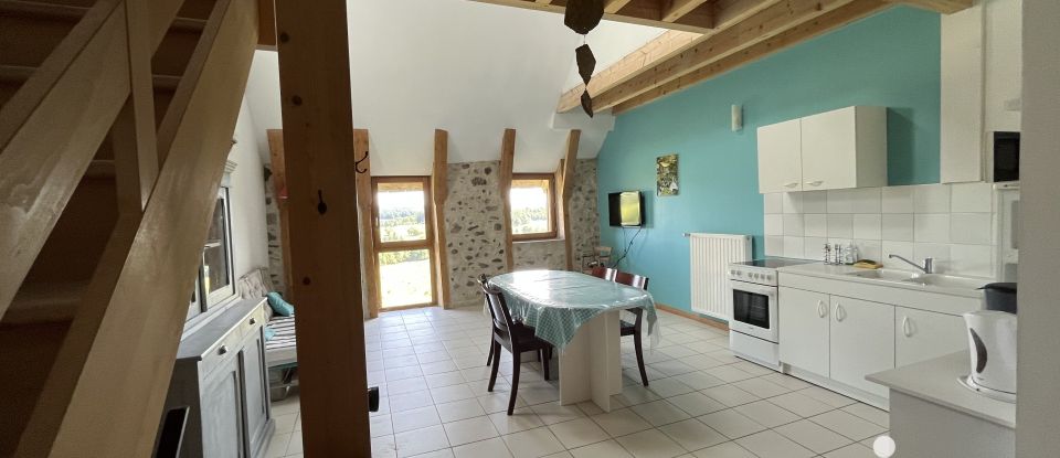 Lodge 18 rooms of 613 m² in La Tour-d'Auvergne (63680)