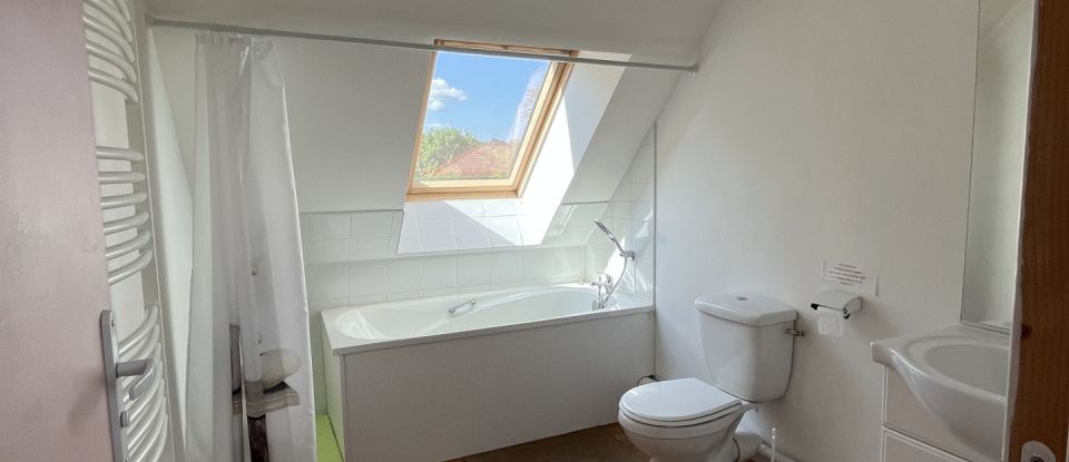 Lodge 18 rooms of 613 m² in La Tour-d'Auvergne (63680)